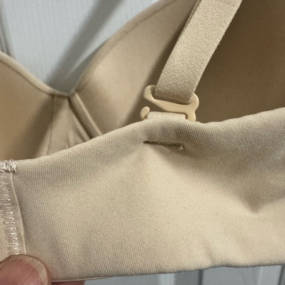 SKIMS FITS EVERYBODY T-Shirt Cream Padded Bra - Picture 3 of 6